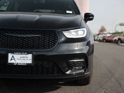 New 2026 Chrysler Pacifica Limited image 5