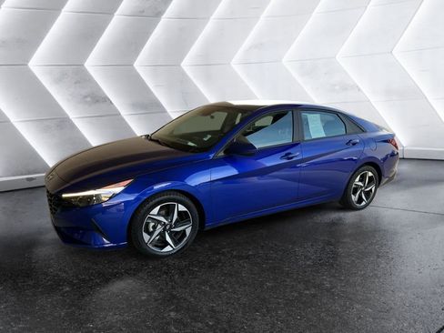 Certified 2023 Hyundai Elantra SEL w/ Convenience Package image 2