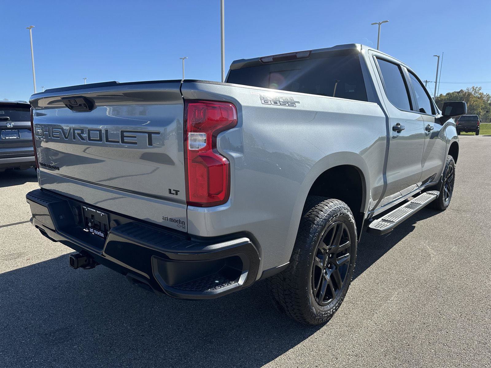 Used 2025 Chevrolet Silverado 1500 LT Trail Boss w/ Convenience Package II AWD/4WD image 3