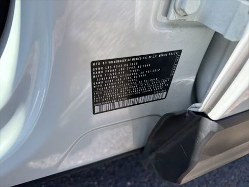 Used 2024 Volkswagen Taos SE image 10