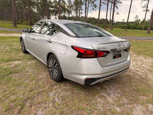 Used 2024 Nissan Altima 2.5 SV FWD image 3