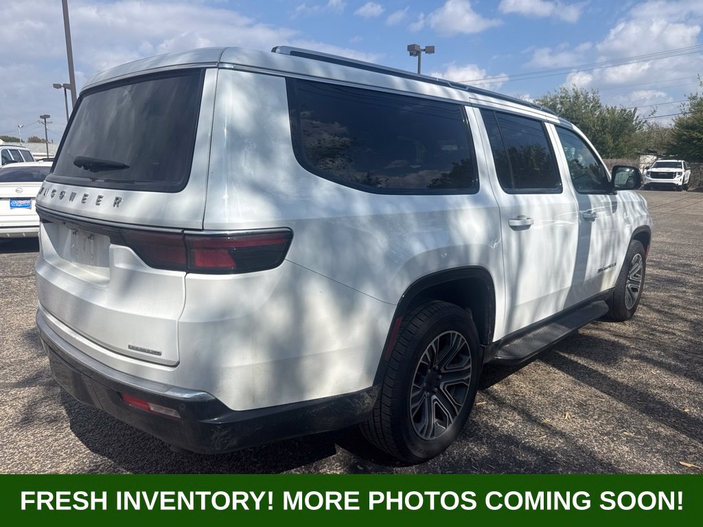 Used 2024 Jeep Wagoneer L Series II RWD image 2