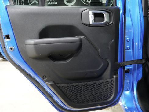 Used 2024 Jeep Wrangler Unlimited AWD/4WD image 18