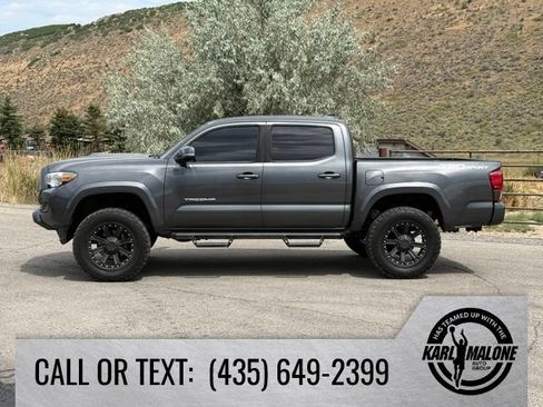 Used 2019 Toyota Tacoma TRD Sport w/ Technology Package RWD image 2
