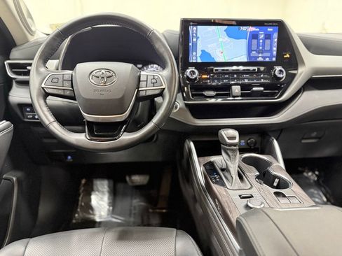 Used 2022 Toyota Highlander Limited image 38