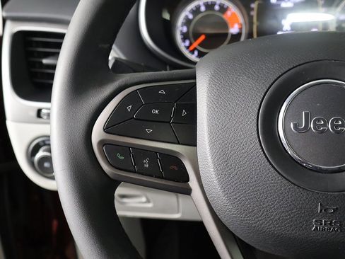 Used 2021 Jeep Cherokee Latitude Lux w/ Mopar Interior Package image 36