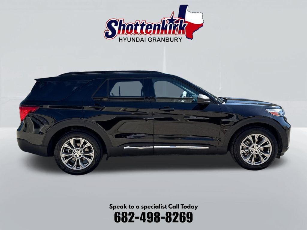 Used 2023 Ford Explorer XLT w/ Equipment Group 202A RWD image 5