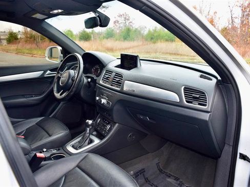 Used 2017 Audi Q3 2.0T Premium Plus w/ Premium Plus Package AWD/4WD image 11