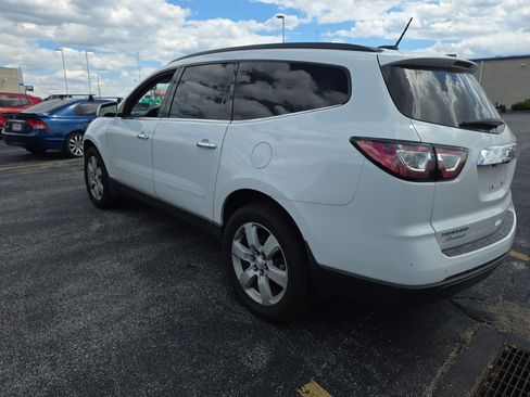 Used 2017 Chevrolet Traverse LT w/ Style and Technology Package FWD image 5