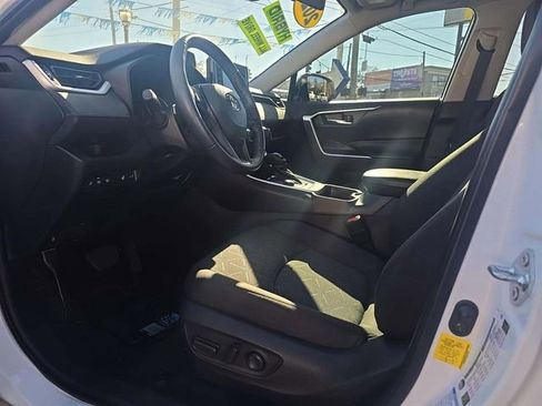 Used 2022 Toyota RAV4 XLE image 5
