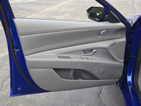 Used 2025 Hyundai Elantra SEL image 17