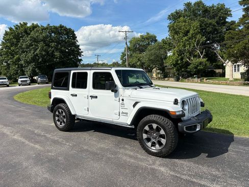 Used 2018 Jeep Wrangler Unlimited Sahara AWD/4WD image 34