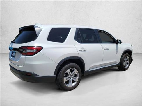 Used 2025 Honda Pilot EX-L image 5