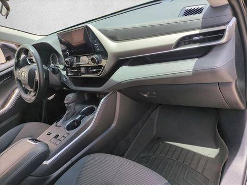 Certified 2024 Toyota Highlander LE FWD image 22