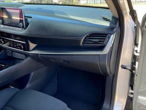 Used 2024 Nissan Rogue S image 19