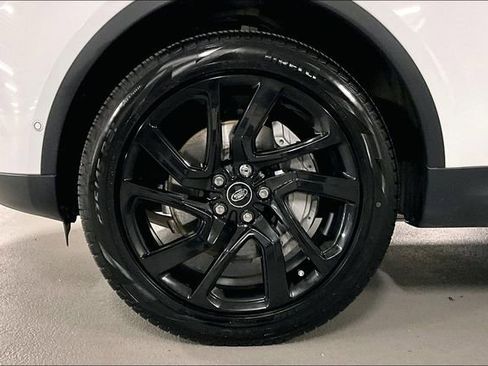 Certified 2025 Land Rover Discovery S AWD/4WD image 7