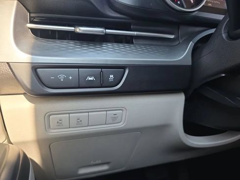 Used 2023 Kia Carnival LX w/ Paint Protection Package FWD image 22