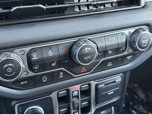 Used 2025 Jeep Gladiator Rubicon w/ Convenience Group image 28