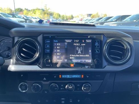 Used 2019 Toyota Tacoma TRD Sport AWD/4WD image 17