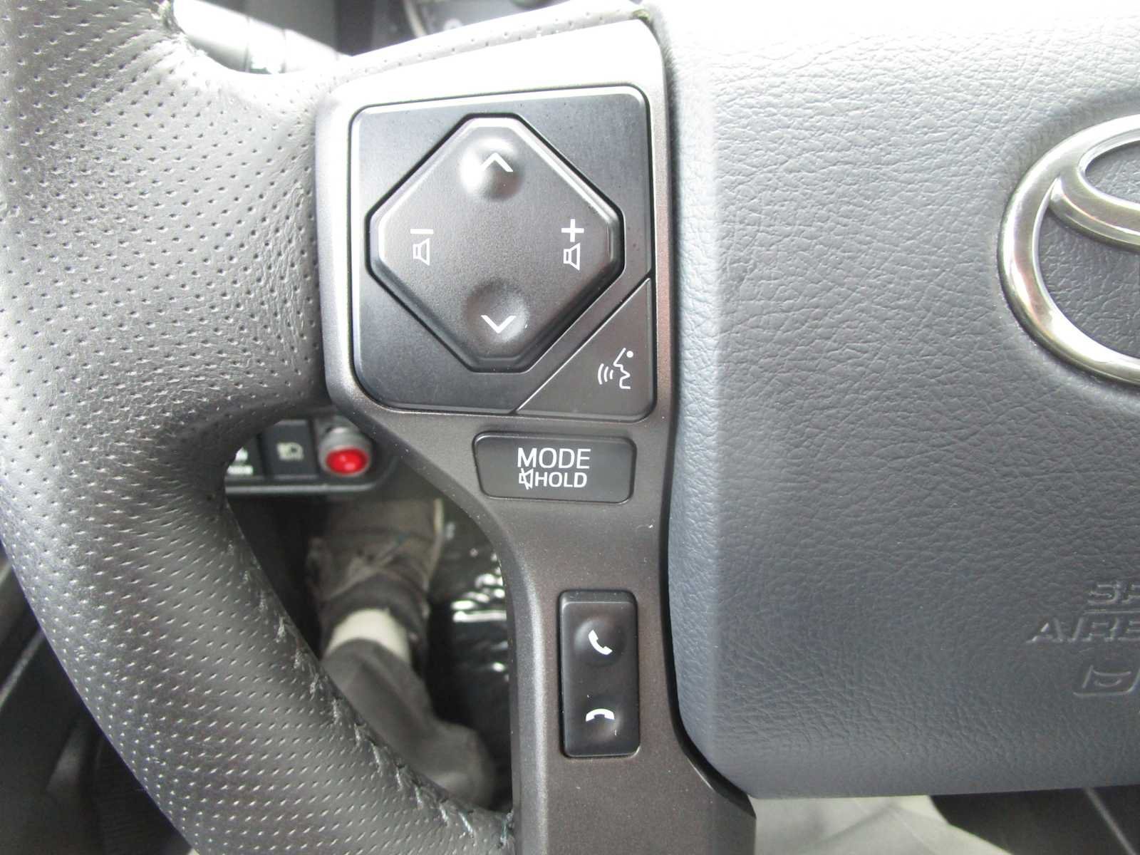 Used 2018 Toyota Tacoma TRD Sport AWD/4WD image 27