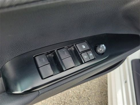 Used 2025 Toyota Camry SE image 13