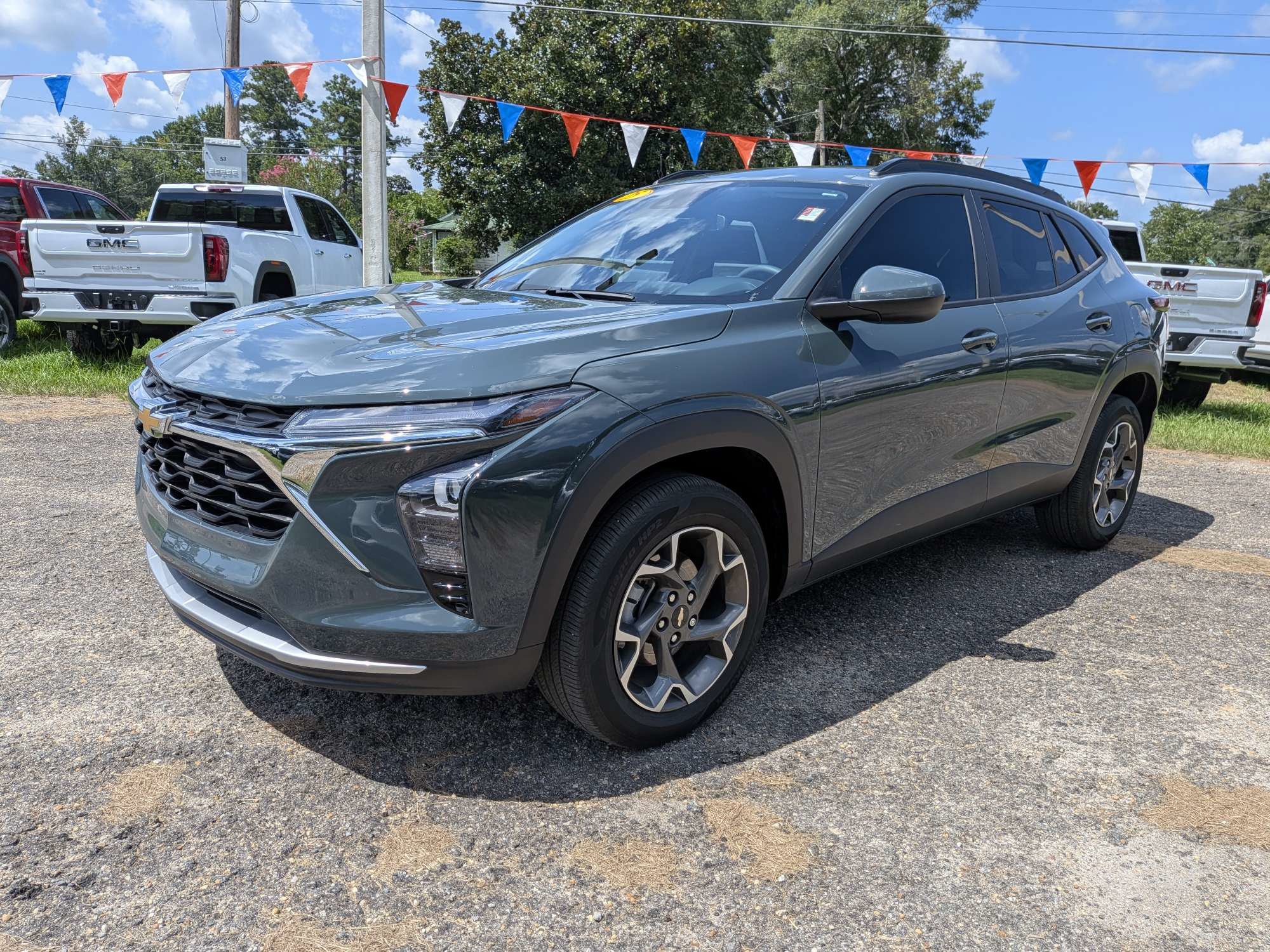 Used 2025 Chevrolet Trax LT FWD image 8