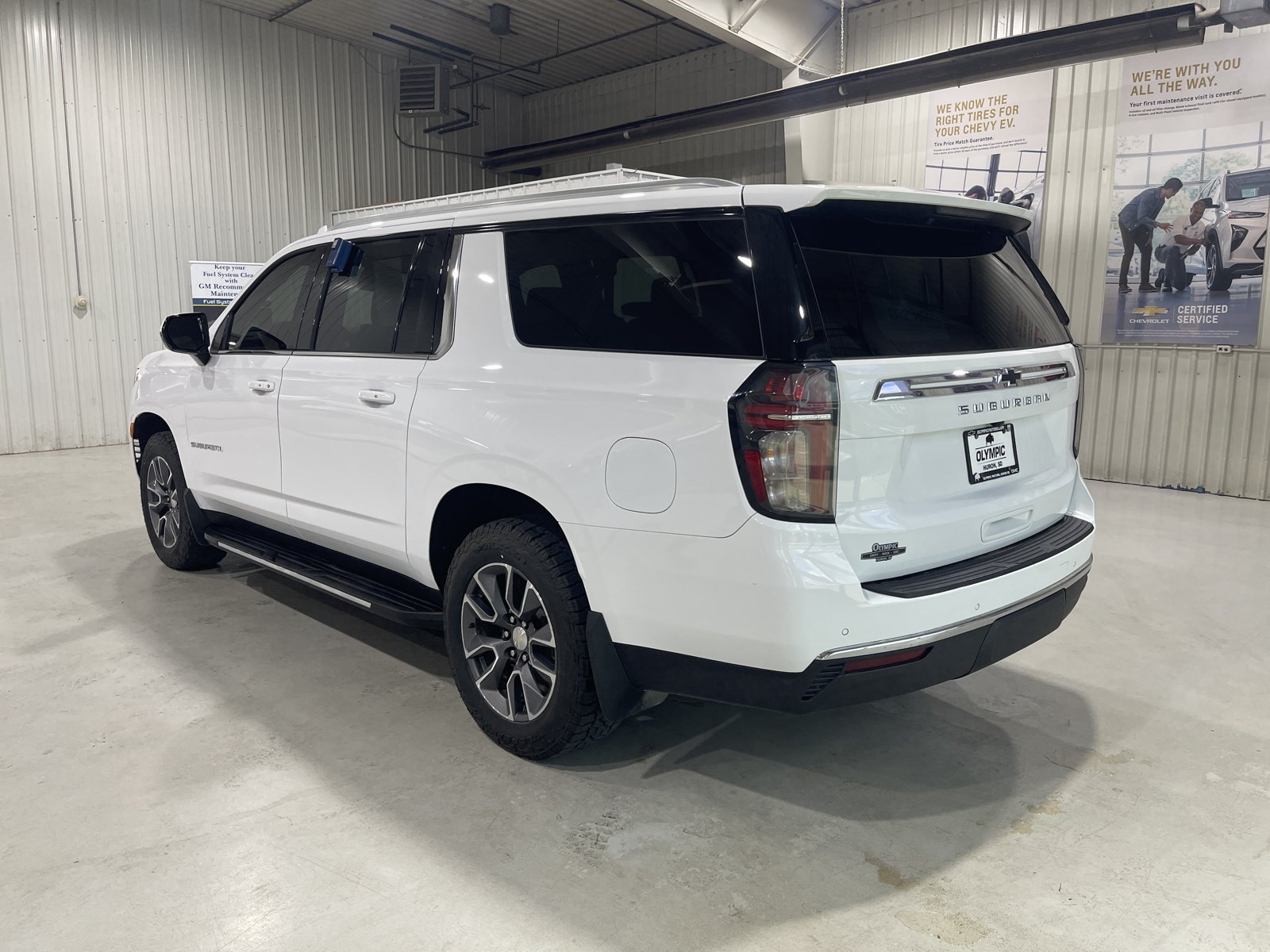 Used 2023 Chevrolet Suburban LS AWD/4WD image 5