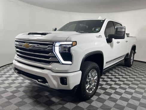 Used 2024 Chevrolet Silverado 2500 High Country w/ LPO, Dark Essentials Package AWD/4WD image 3