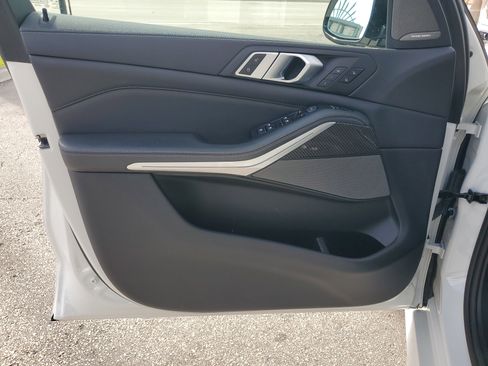 Used 2021 BMW X5 M50i w/ Premium Package image 33