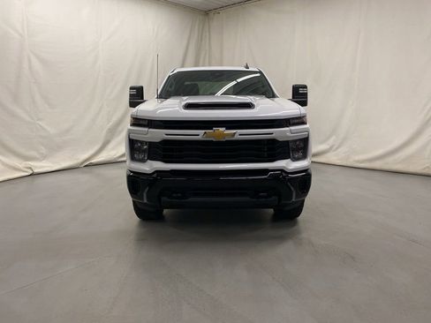 Used 2024 Chevrolet Silverado 2500 Custom w/ Custom Value Package image 3