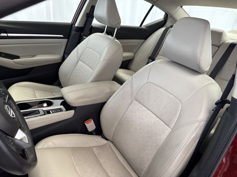 Used 2024 Nissan Altima 2.5 SL image 8