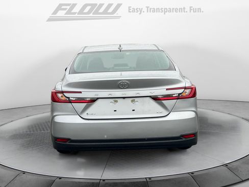 Used 2025 Toyota Camry LE image 7