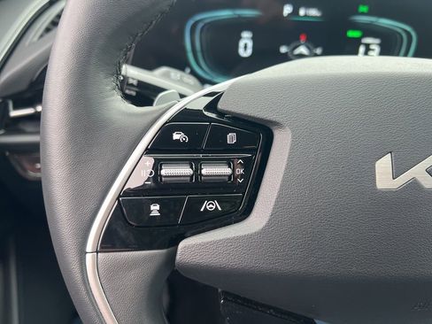Certified 2023 Kia Niro EX image 61