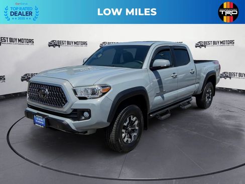 Used 2018 Toyota Tacoma TRD Off-Road w/ TRD Premium Off Road Package AWD/4WD image 3