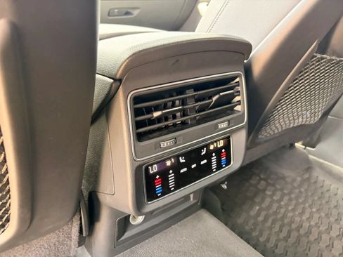 Used 2019 Audi Q8 Premium Plus w/ Premium Plus AWD/4WD image 23