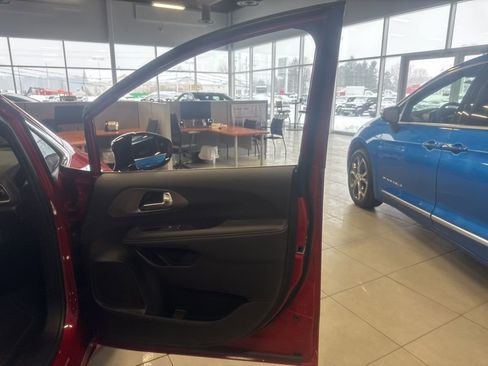 New 2025 Chrysler Pacifica Select image 37
