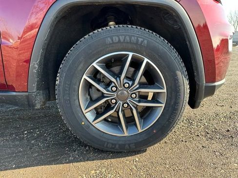 Used 2020 Jeep Grand Cherokee Laredo w/ Security & Convenience Group image 6