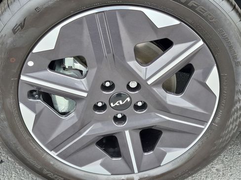 Used 2025 Kia EV6 Light w/ Light LR Technology Package RWD image 13