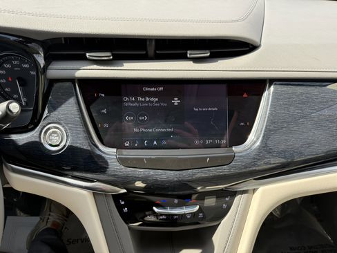 Used 2023 Cadillac XT6 Premium Luxury w/ Technology Package image 13