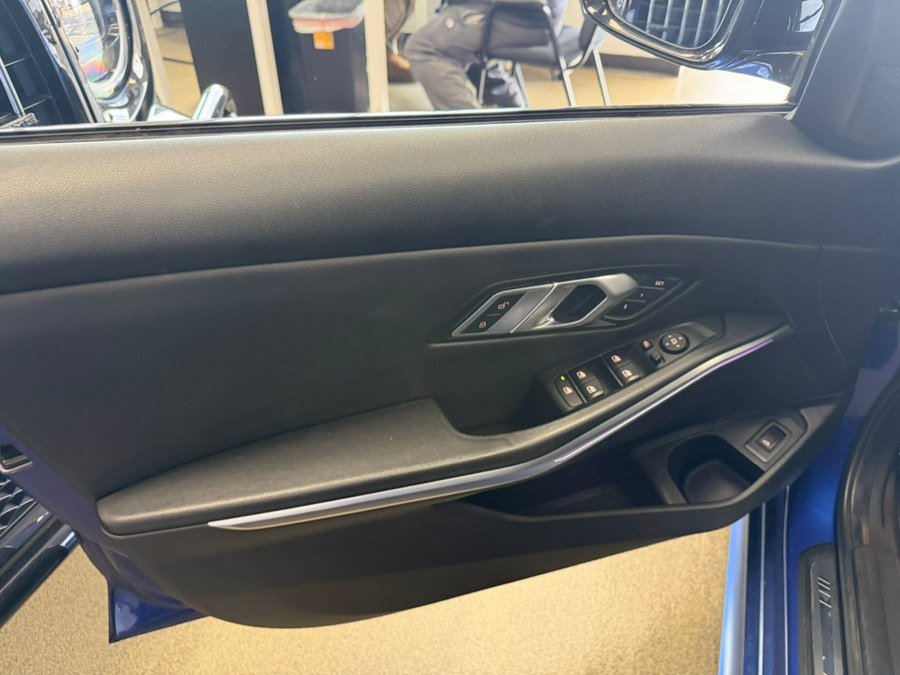 Used 2022 BMW 330i Sedan w/ M Sport Package RWD image 31