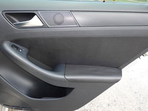 Used 2011 Volkswagen Jetta SE FWD image 20