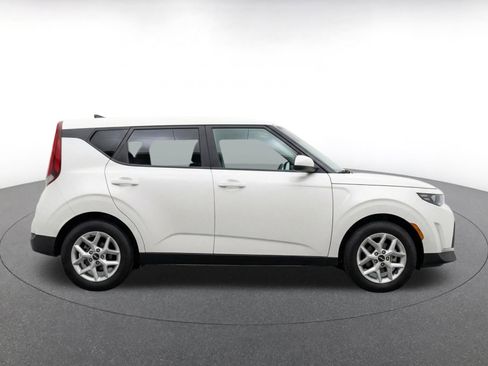 Used 2025 Kia Soul LX w/ LX Technology Package FWD image 13