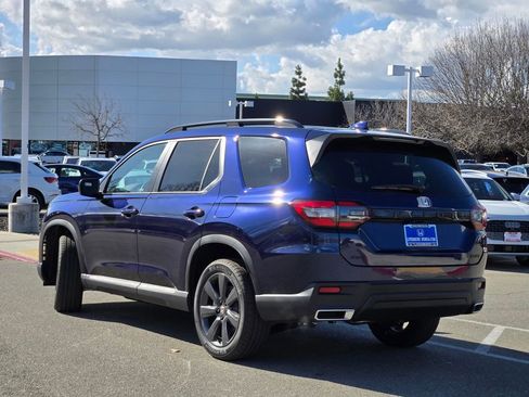 New 2025 Honda Pilot Sport image 4