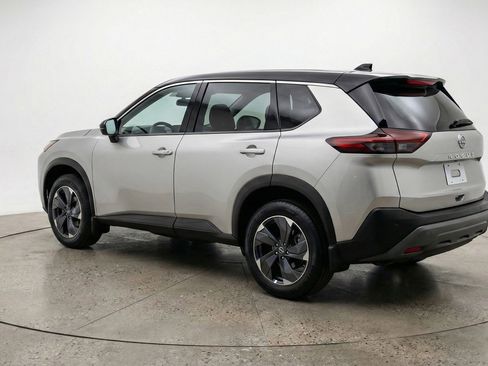 Used 2025 Nissan Rogue SV FWD image 5