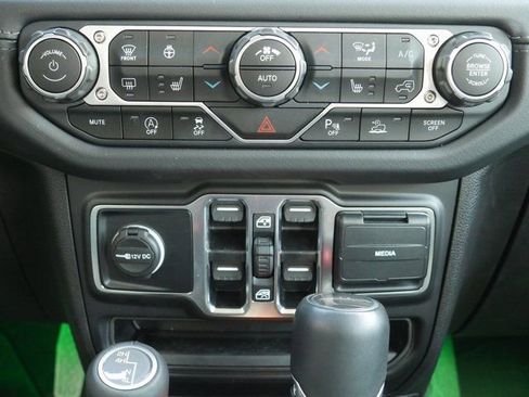 New 2025 Jeep Gladiator Sport w/ Premium Package image 23