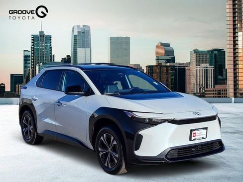 Used 2024 Toyota bZ4X XLE w/ Weather Package image 9