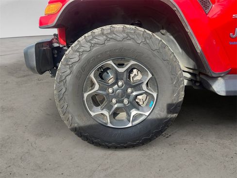 Used 2021 Jeep Wrangler Unlimited Sahara w/ Cold Weather Group image 9