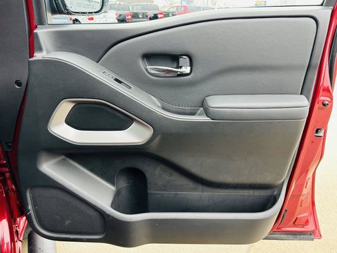 Used 2022 Nissan Frontier SV image 29