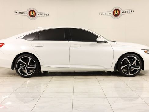Used 2018 Honda Accord Sport image 2