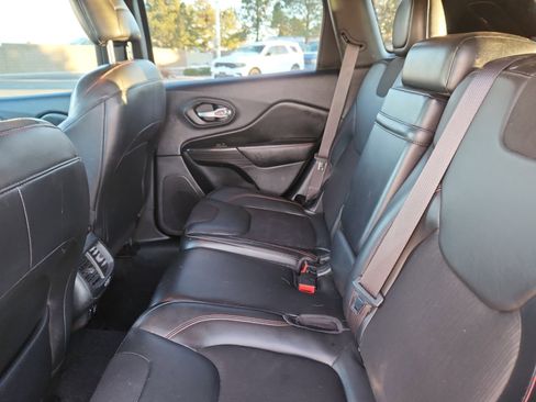 Used 2016 Jeep Cherokee Trailhawk w/ Cold Weather Group image 18